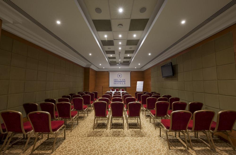 Helnan Dream Hotel And Conference Center 6th of October City Eksteriør bilde Meeting room at the hotel