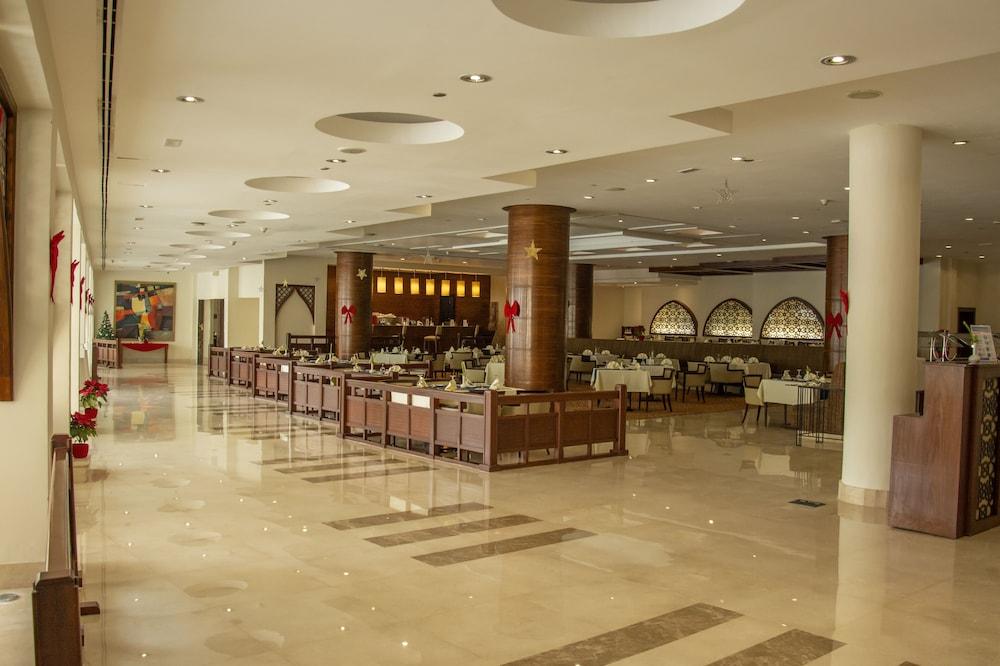 Helnan Dream Hotel And Conference Center 6th of October City Eksteriør bilde The lobby of the hotel